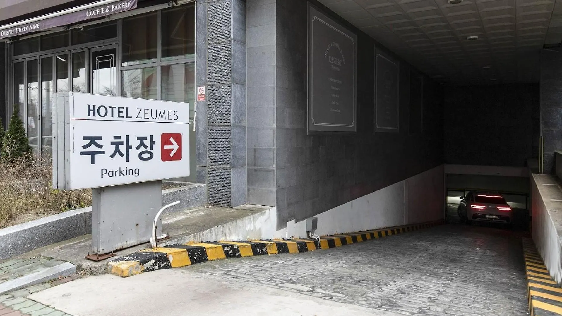 Incheon Airport Hotel Zeumes 3*,